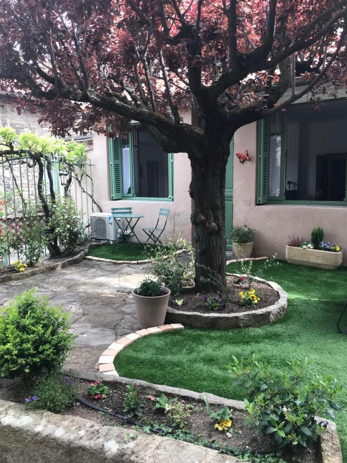 Le Beffroi Bed and Breakfast Millau Exteriör bild
